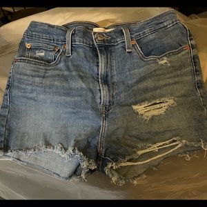 Levi Jean Cut-Off Shorts